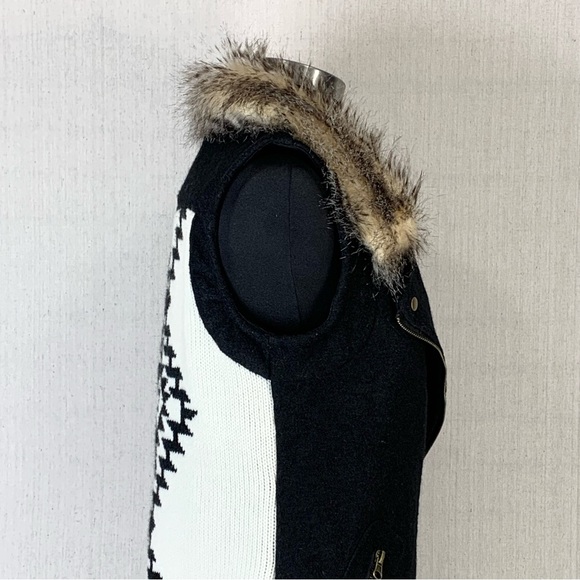 Thread & Supply~Womens Southwestern Print Faux Fur Collared Wool Blend Vest~Sz M - Picture 7 of 16
